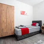 Livemore24 - Space In Duisburg 24-7 Check-In